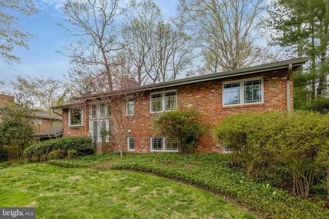 1504 Woodacre Dr, Mclean, VA 22101 photo 3