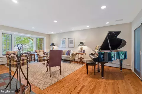 1504 Woodacre Dr, Mclean, VA 22101 photo 8