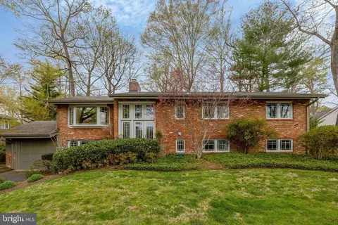 1504 Woodacre Dr, Mclean, VA 22101 photo 2