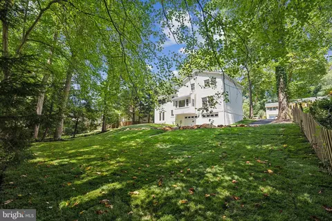 Exterior - 1848 Foxstone Dr, Vienna, VA 22182 photo 5 of 9