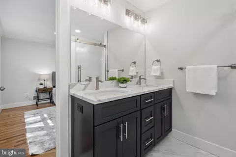 Bath - 1848 Foxstone Dr, Vienna, VA 22182 photo 1 of 4