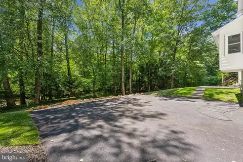 Exterior - 1848 Foxstone Dr, Vienna, VA 22182 photo 7 of 9