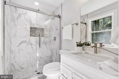 Bath - 1848 Foxstone Dr, Vienna, VA 22182 photo 4 of 4