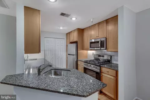 11400 Windleaf Ct #A, Reston, VA 20194 photo 17