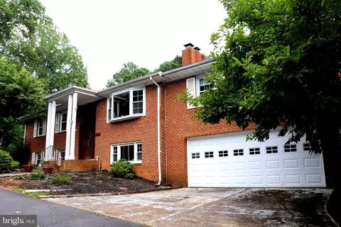 9817 Orchid Cir, Great Falls, VA 22066