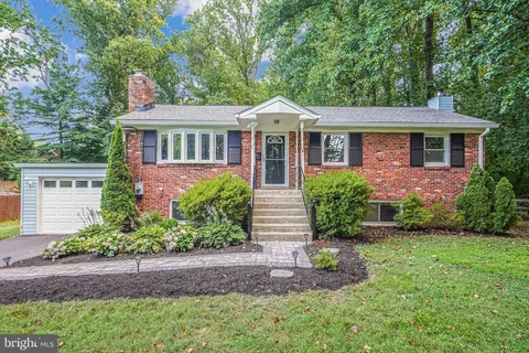 6641 Kerns Rd, Falls Church, VA 22042