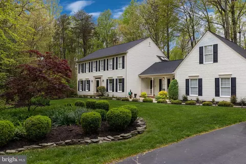 7418 S Reach Dr, Fairfax Station, VA 22039