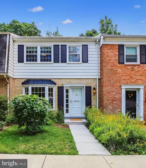331 Center St N, Vienna, VA 22180