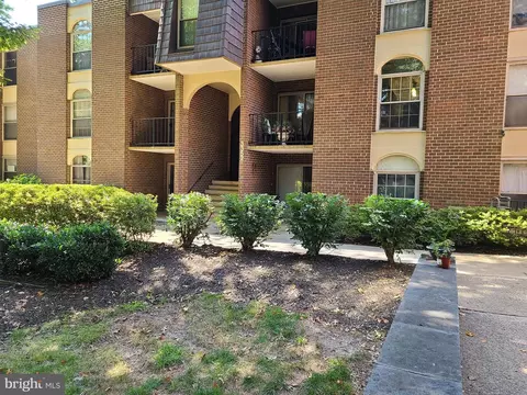 3352 Woodburn Rd #T2, Annandale, VA 22003