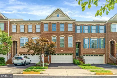 5407 Pachysandra Ln, Centreville, VA 20120