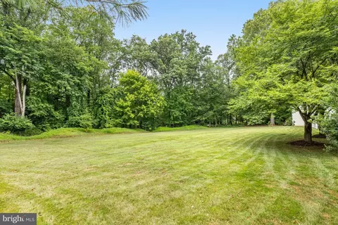 1054 Bellview Pl, Mclean, VA 22102