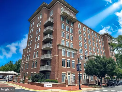 4480 Market Commons Dr #401, Fairfax, VA 22033