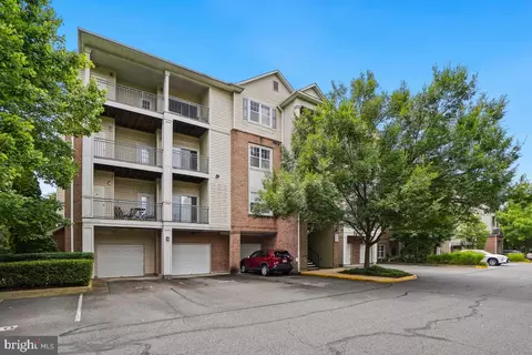 12148 Garden Grove Cir #304, Fairfax, VA 22030