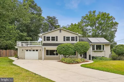 8802 Fort Hunt Rd, Alexandria, VA 22308