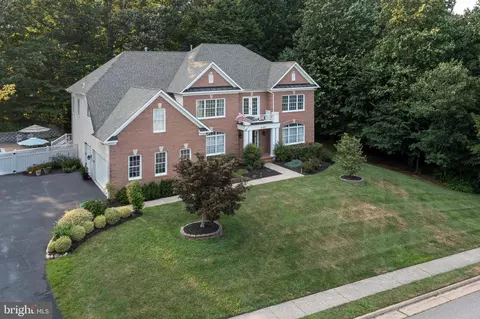 9765 Viewcrest Dr, Fairfax Station, VA 22039