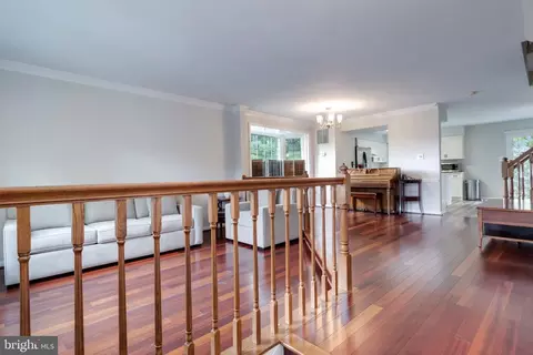 8887 Eagle Rock Ln, Springfield, VA 22153 photo 10
