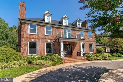 7106 Country Meadow Ct, Mclean, VA 22101