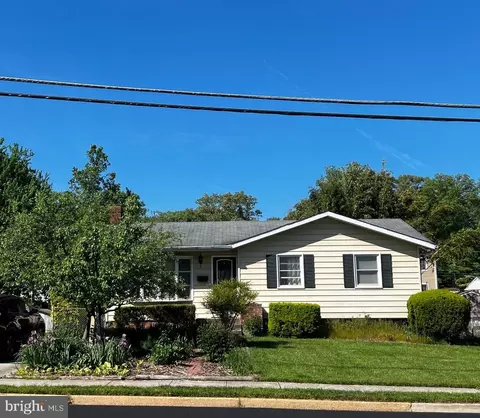 1014 Hillcrest Dr SW, Vienna, VA 22180