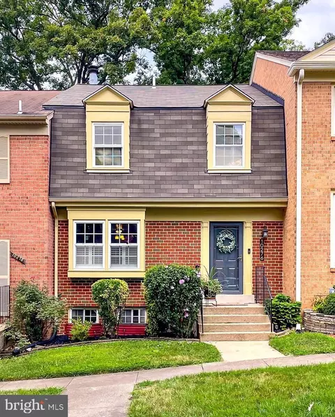 10276 Friendship Ct, Fairfax, VA 22032