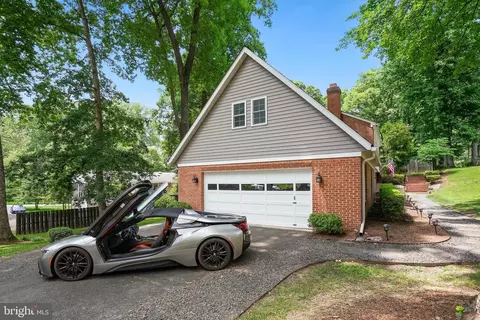 3324 Parkside Ter, Fairfax, VA 22031