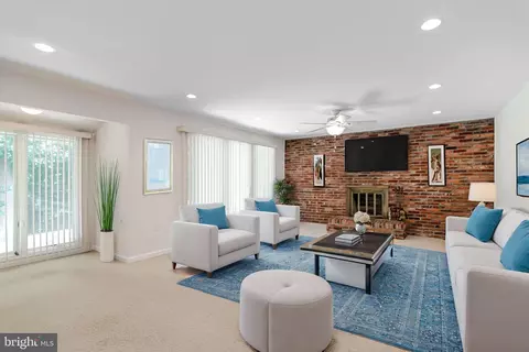 7906 Carrleigh Pkwy, Springfield, VA 22152