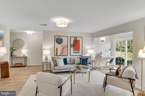 12100 Green Leaf Ct #102, Fairfax, VA 22033