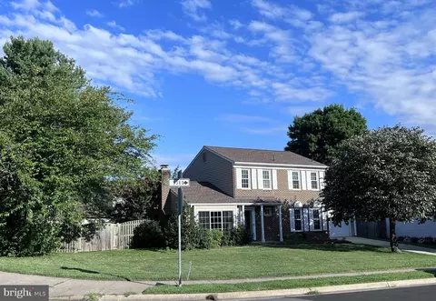1638 Hiddenbrook Dr, Herndon, VA 20170