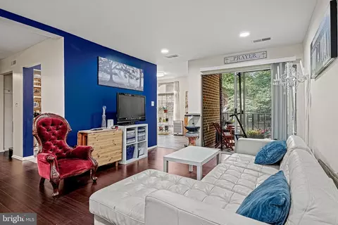 3366 Woodburn Rd #12, Annandale, VA 22003