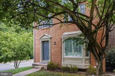 9001 Lee Hwy, Fairfax, VA 22031