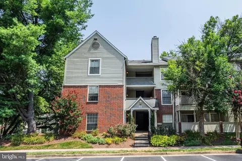 12153 Penderview Ln #2003, Fairfax, VA 22033