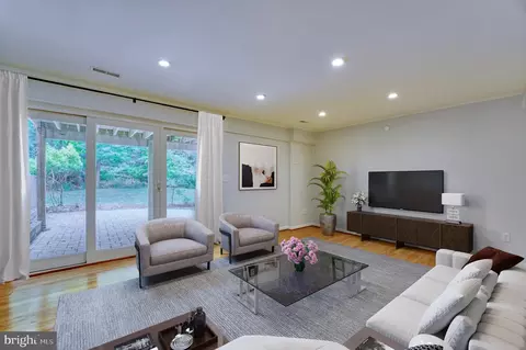 Living - 2374 Generation Dr, Reston, VA 20191 photo 8 of 10
