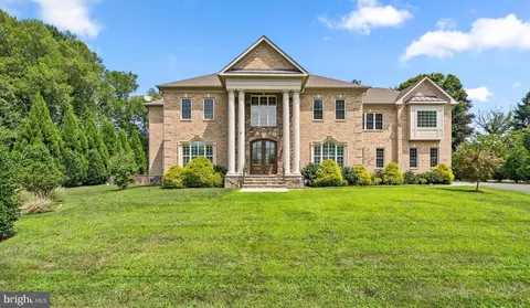 833 Golden Arrow St, Great Falls, VA 22066