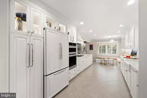 6317 Chaucer View Cir, Alexandria, VA 22304