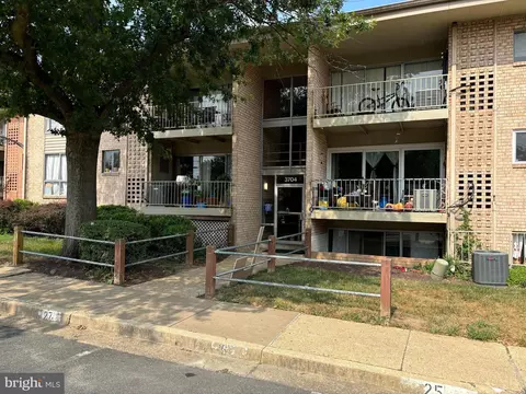 3704 N Rosser St #T2, Alexandria, VA 22311