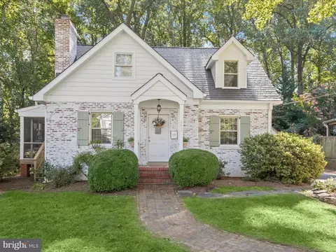 2867 Rosemary Ln, Falls Church, VA 22042