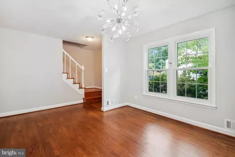 2433 Alsop Ct, Reston, VA 20191 photo 2