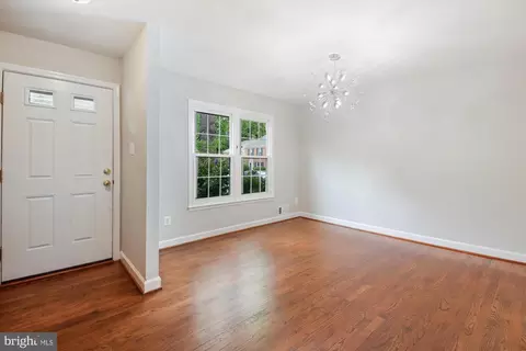 2433 Alsop Ct, Reston, VA 20191 photo 3