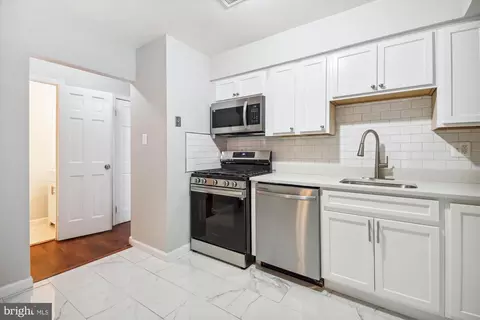2433 Alsop Ct, Reston, VA 20191 photo 6