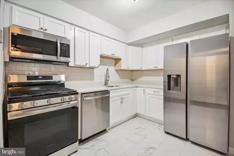 2433 Alsop Ct, Reston, VA 20191 photo 5