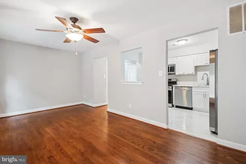 2433 Alsop Ct, Reston, VA 20191 photo 8