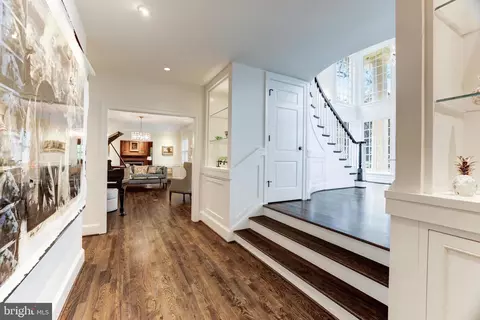 Entry Way - 937 Bellview Rd, Mclean, VA 22102 photo 6 of 14