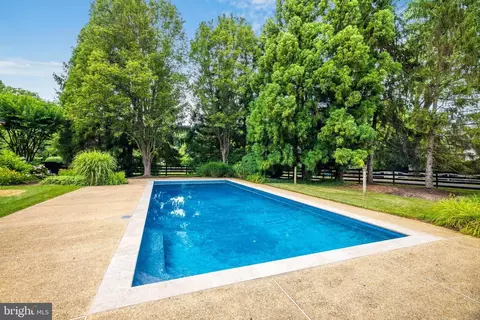 Exterior - 937 Bellview Rd, Mclean, VA 22102 photo 12 of 15