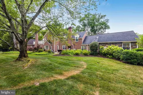 Exterior - 937 Bellview Rd, Mclean, VA 22102 photo 11 of 15