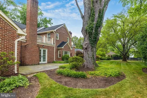 Exterior - 937 Bellview Rd, Mclean, VA 22102 photo 9 of 15