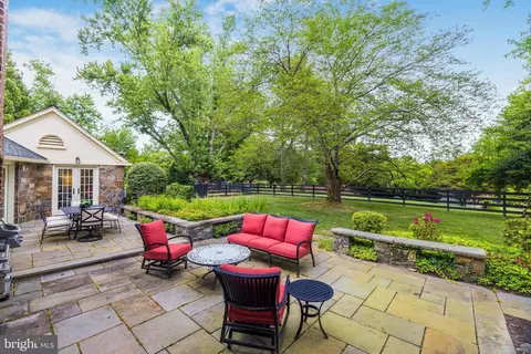 Exterior - 937 Bellview Rd, Mclean, VA 22102 photo 10 of 15