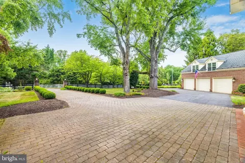 Exterior - 937 Bellview Rd, Mclean, VA 22102 photo 4 of 15