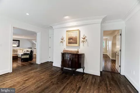 Entry Way - 937 Bellview Rd, Mclean, VA 22102 photo 11 of 14