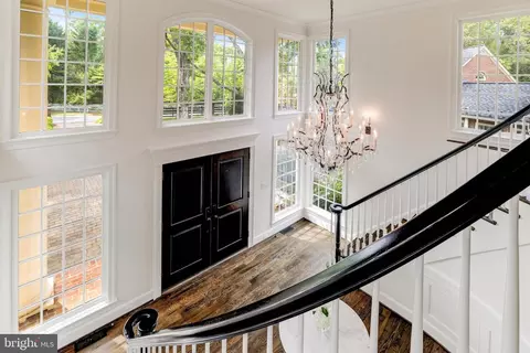 Entry Way - 937 Bellview Rd, Mclean, VA 22102 photo 3 of 14