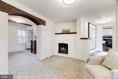 Entry Way - 937 Bellview Rd, Mclean, VA 22102 photo 10 of 14