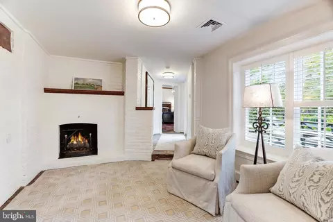 Entry Way - 937 Bellview Rd, Mclean, VA 22102 photo 14 of 14